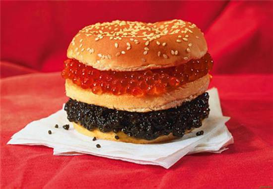 Бутерброд с красной и черной икрой