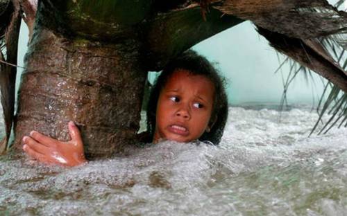 Страшное цунами у берегов Индонезии