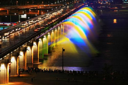 «Лунная радуга» на мосту в Сеуле