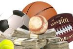 Деньги и спортивные мячи